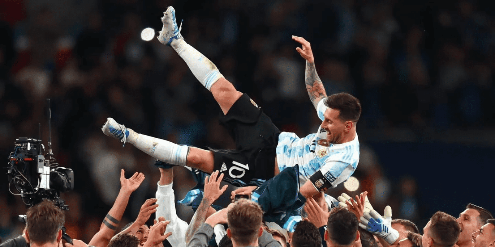 Mientras se enfoca en el Mundial, Leo dio una muestra de amor por el país