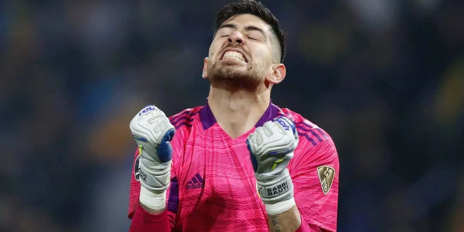 Mientras se especula su pronta salida al Flamengo, el arquero se vio sorprendido con algo sumamente negativo.