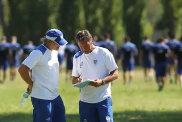 Miguel Ángel Russo, exjugador y entrenador, supo dirigir a equipos de primera división de Argentina y darles campeonatos locales y continentales. Sin embargo, en varios de estos clubes pasó en dos etapas diferentes, como el caso de Vélez Sarsfield. 
 
Si querés seguir leyendo más sobre la historia del entrenador Miguel Ángel Russo, ¡seguí leyendo!