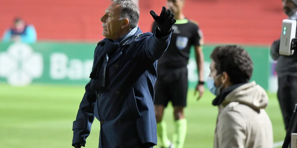 Miguel Ángel Russo lleva más de dos años a cargo de Boca Juniors y a pesar de haber ganado títulos locales, en el ámbito internacional todavía no pudo llegar a un final y los hinchas cuestionan el juego del Xeneize constantemente: ¿Que pasará con el futuro del técnico de Boca?, acá te contamos los detalles.