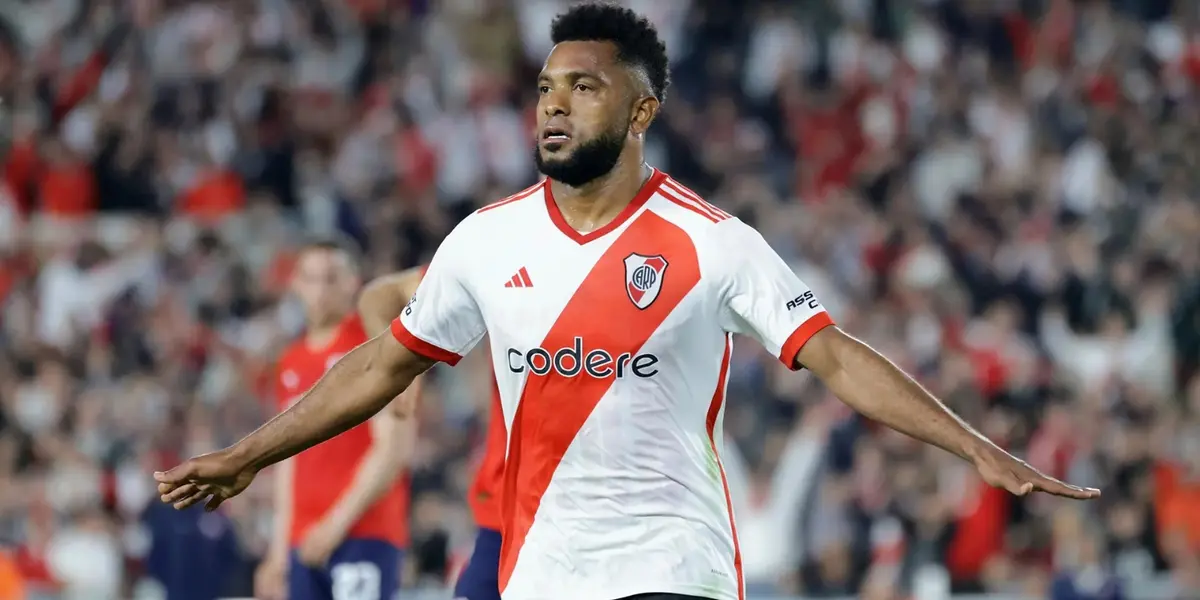 Miguel Borja con la camiseta de River.