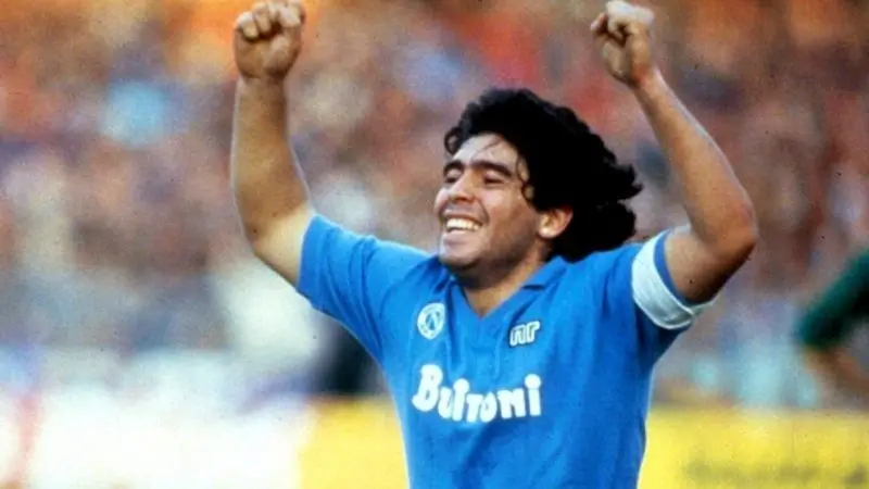 Mirá cómo fue el tremendo homenaje del Napoli para con su máximo ídolo y el hombre que ahora nombrará su estadio: Diego Armando Maradona.