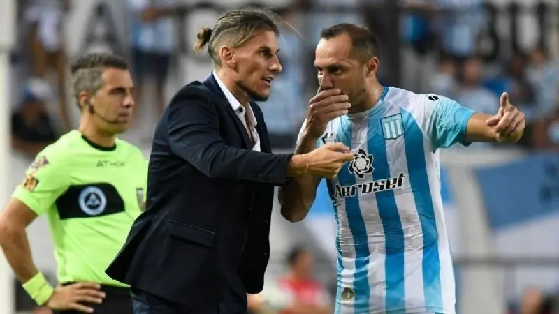 Muchos aficionados de Racing Club de Avellaneda exigen una renovación en el equipo, con tres jugadores apuntados para ser cambiados.