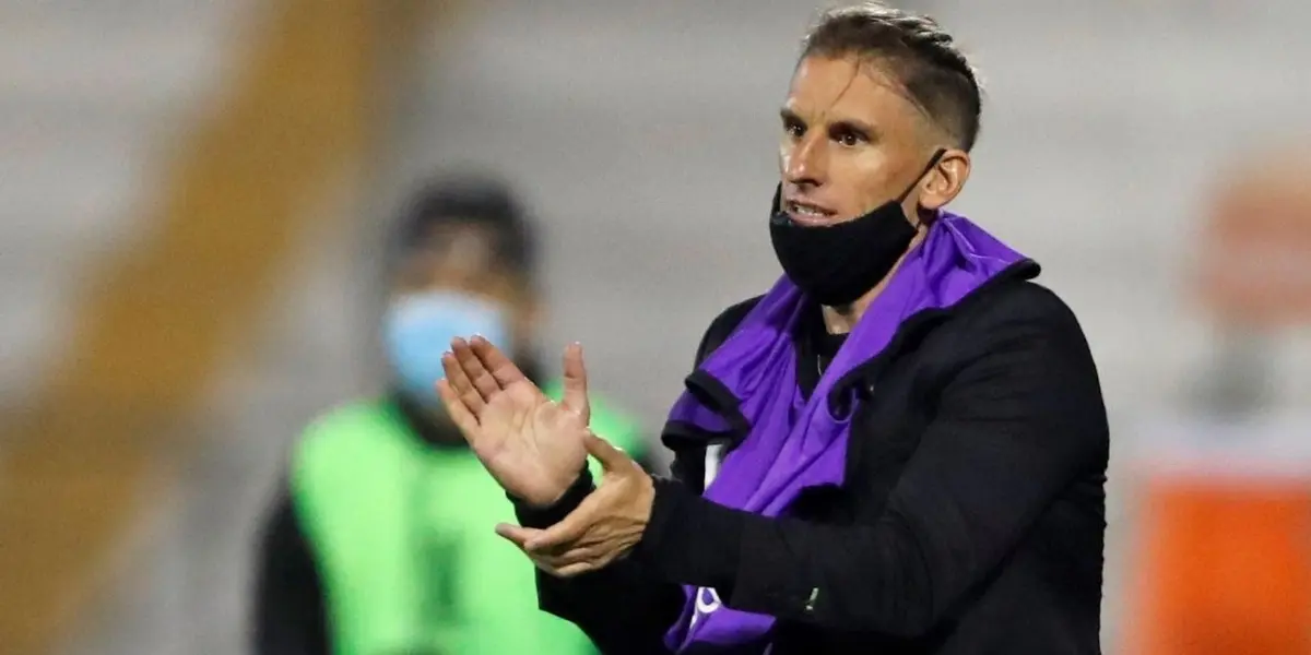 Muchos medios, periodistas y fanáticos cuestionan las decisiones de Sebastián Beccacece en los segundos tiempos.