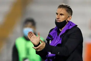 Muchos medios, periodistas y fanáticos cuestionan las decisiones de Sebastián Beccacece en los segundos tiempos.