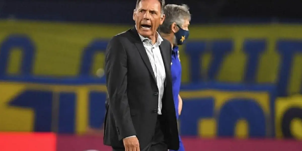 Ni bien culminó el partido, uno de los ídolos del Club Atlético Boca Juniors le dio sin piedad a Miguel Ángel Russo.
 