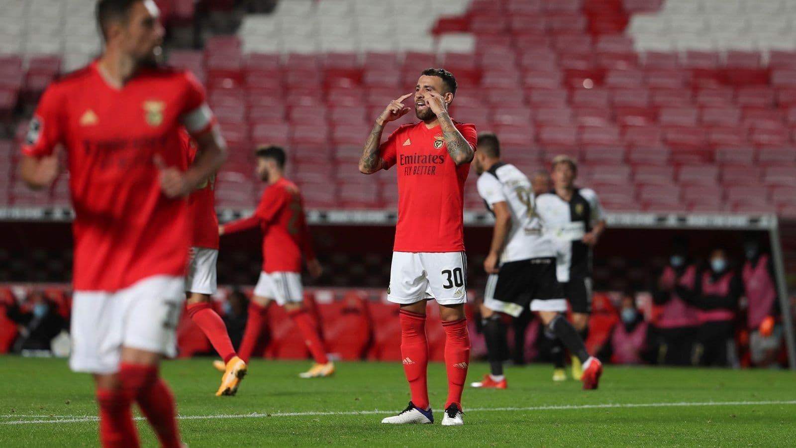 Nicolás Otamendi ha regresado a un plano titular y protagónico con Sport Lisboa e Benfica, pero esto no significa que le vaya de perlas.