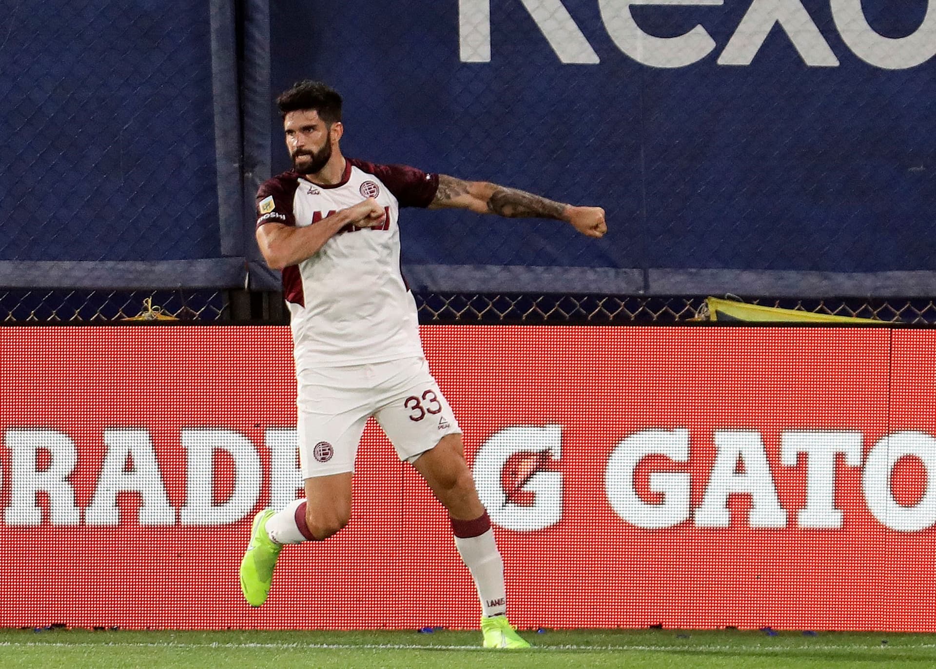 Nicolás Russo afirmó que el delantero del Granate está lejos de ser jugador del Xeneize.