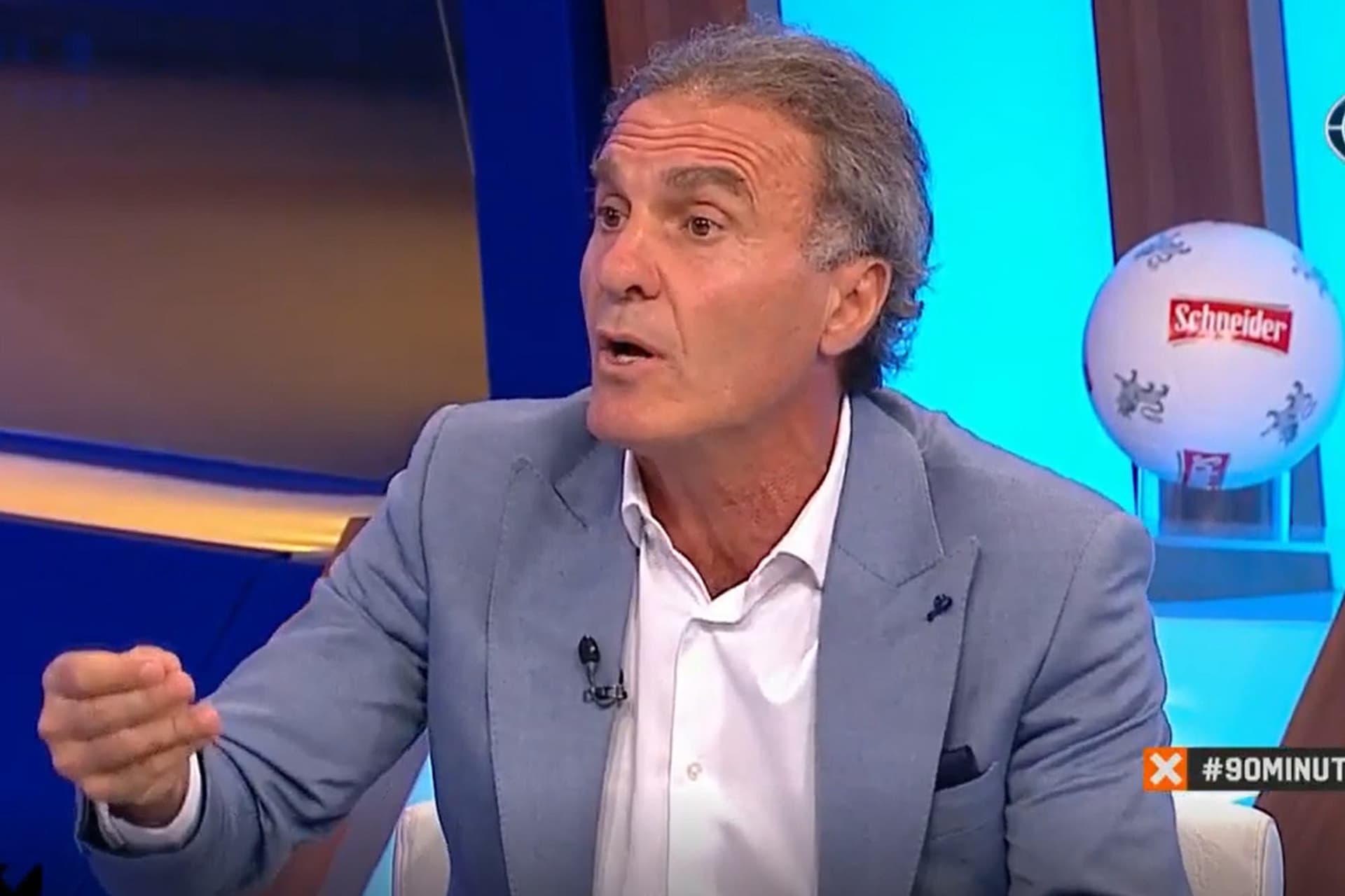 Oscar Ruggeri supo ser un gran futbolista de la Selección Argentina y pasó por varios clubes en el fútbol local, actualmente esta como panelista en ESPN y recuerda sus etapas como jugador ¿Cómo le fue en River y en Boca? Te contamos los dichos acá.