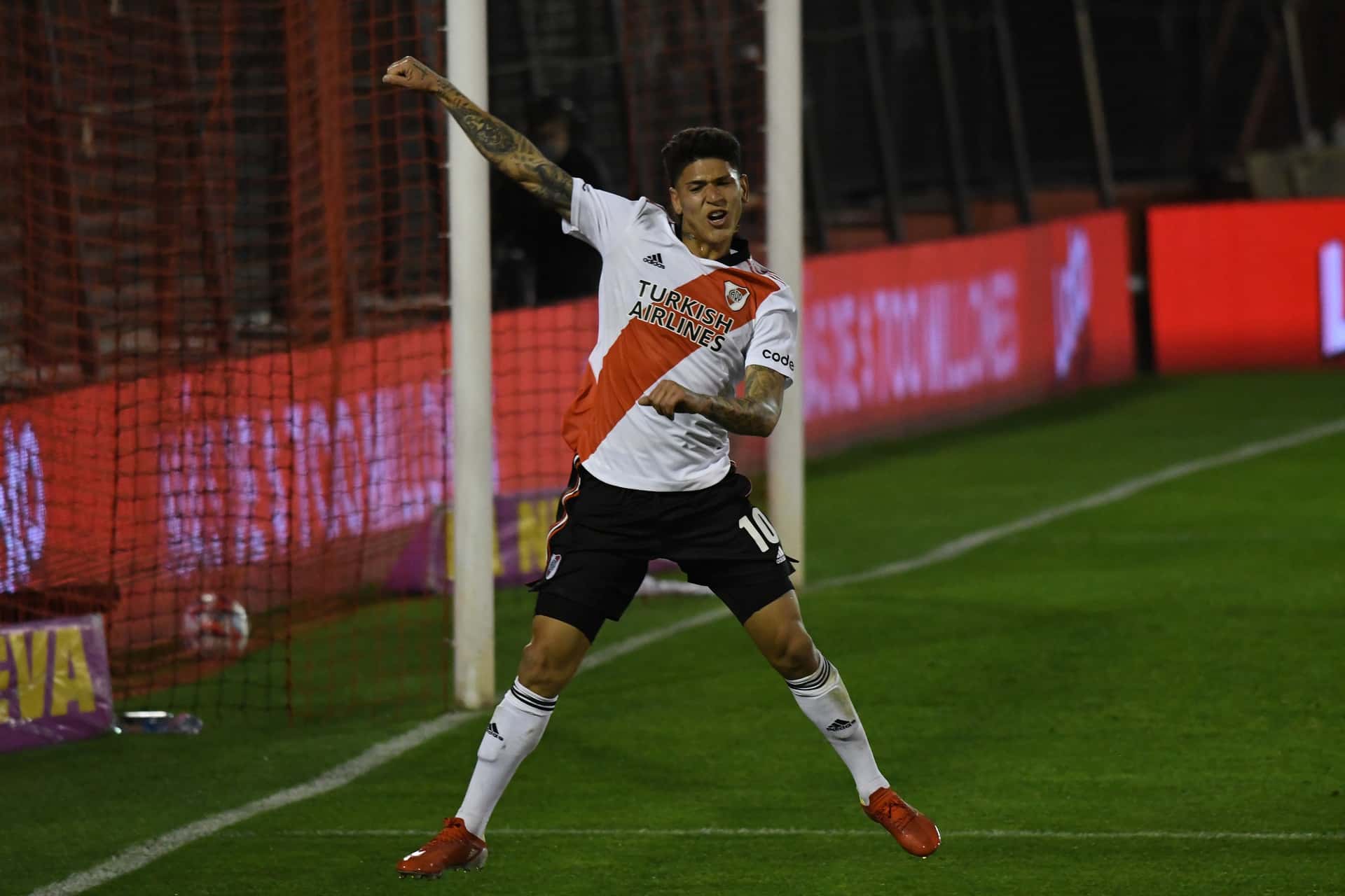 Pablo Boselli, mánager del colombiano, afirmó que el futbolista debería mejorar "la toma de decisiones".