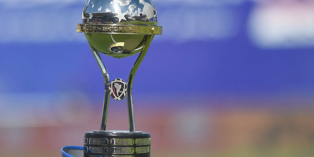 Para la Copa Sudamericana 2021, la CONMEBOL decidió cambiar el formato. Entre las modificaciones más relevantes podemos mencionar más plazas, más países participantes, e incluso, partidos de clasificación dentro de cada país.
Si querés saber más de la Copa Sudamericana 2021, no dejes de leer El Futbolero.