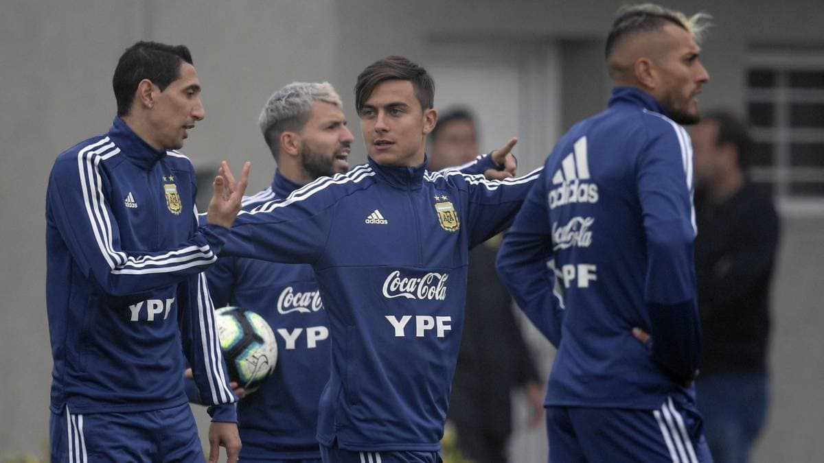 París Saint Germain Football Club está tras los pasos de Paulo Dybala, y estarían dispuestos a ofecer un millonario sueldo para hacerse de los servicios del jugador.