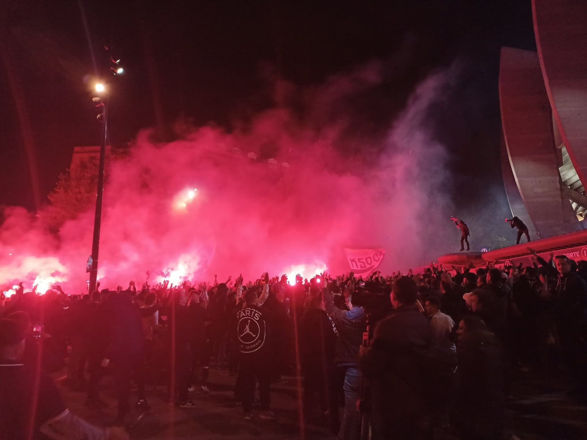 Parte de la parcialidad del conjunto parisino festejó el título de una manera muy particular.