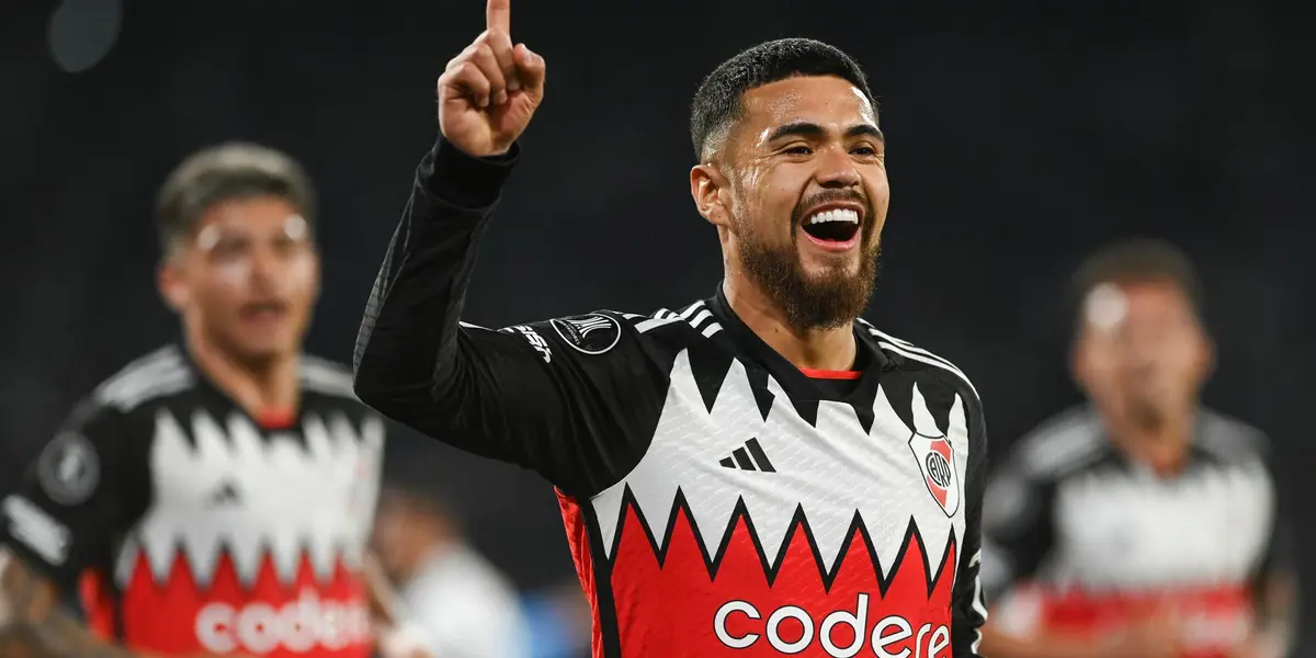 Paulo Díaz celebra su gol ante Talleres. (Foto: EFE)