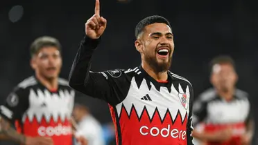 Paulo Díaz celebra su gol ante Talleres. (Foto: EFE)
