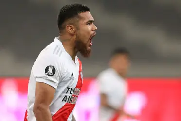 Paulo Díaz se ganó el puesto de marcador central en River Plate y en el último enfrentamiento ante Huracán sufrió una paralitica que le generó molestias en los entrenamientos de la semana, por este motivo Jonatan Maidana podría reemplazarlo ¿Cómo será la defensa del Millonario en el Superclásico? Enterate de toda la información acá.