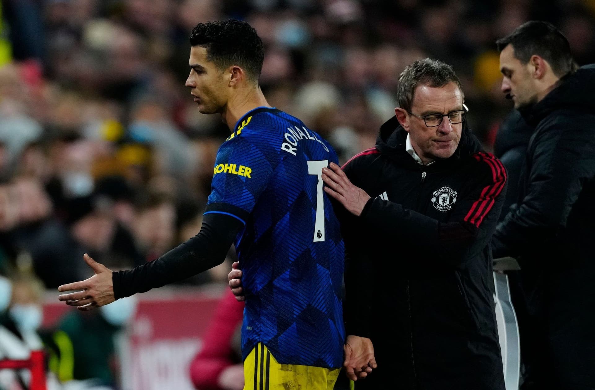 Pese al triunfo del United en la Premier, CR7 se fue furioso del terreno de juego cuando fue sustituido en el segundo tiempo.