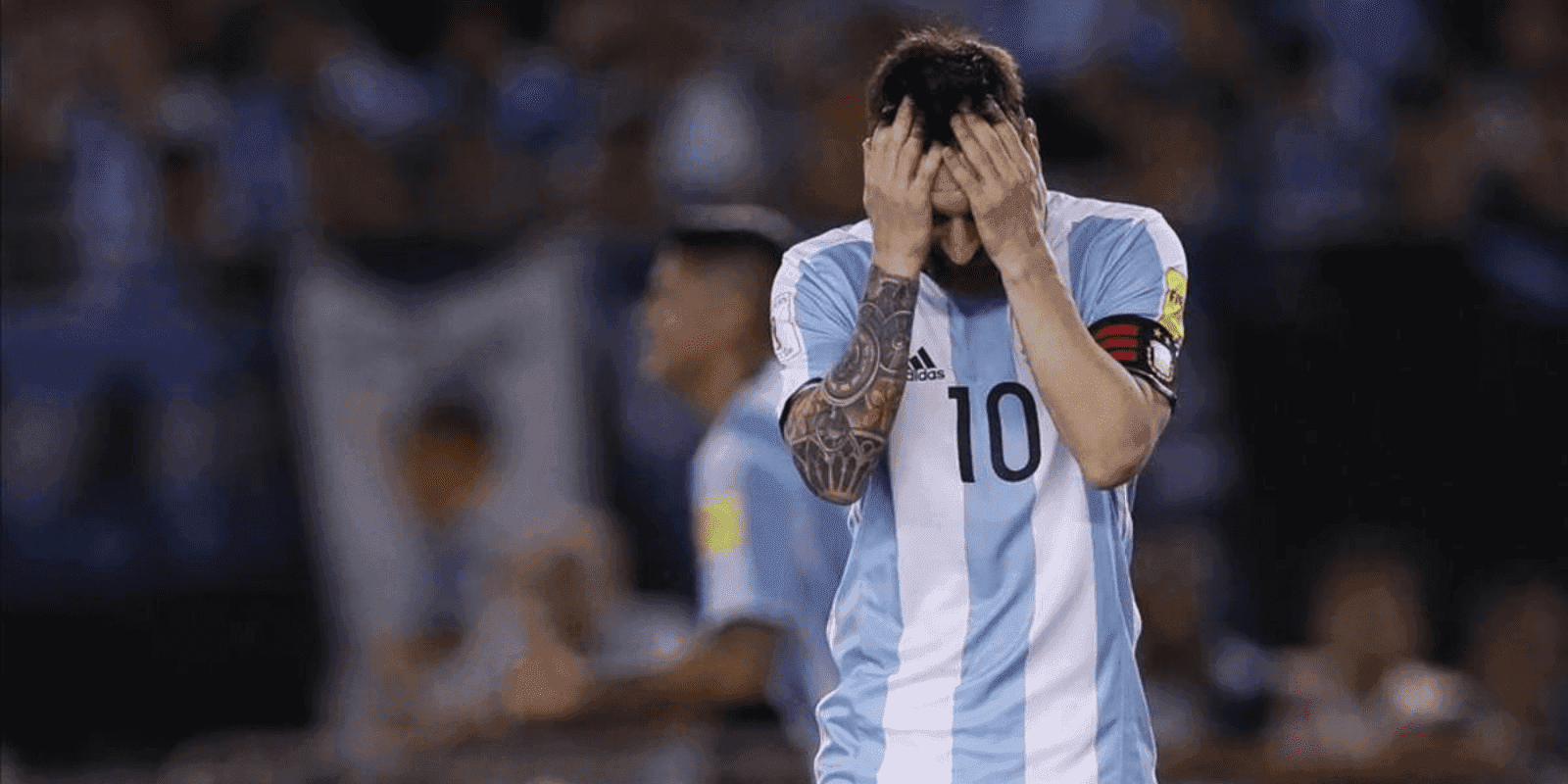 Quiso tomarse una foto con el capitán de la selección argentina y todo le salió mal