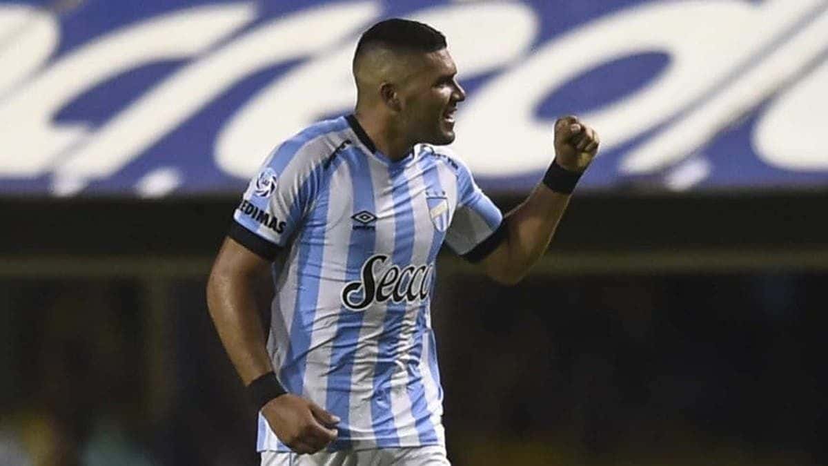 Racing Club de Avellaneda vendió oficialmente a David Barbona al Club Tijuana, equipo que dejara una enorme cantidad de dinero por el jugador.
