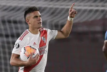 Rafael Santos Borré tiene un pie fuera de River Plate y mirá cuál sería su destino.