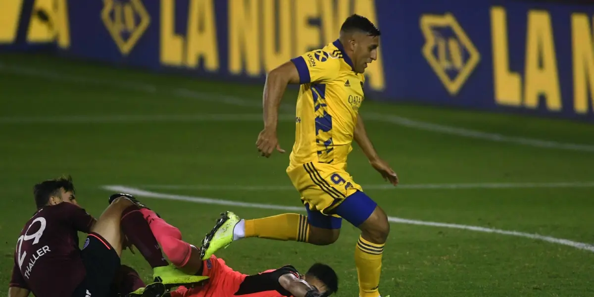 Ramón Ábila ha demostrado con goles que merece la titularidad en el equipo, pero tiene un enorme impedimento de por medio para obtener este puesto.