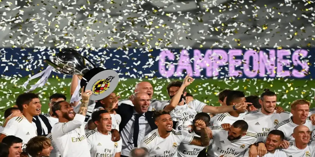 Real Madrid levantando la champions (Marca)