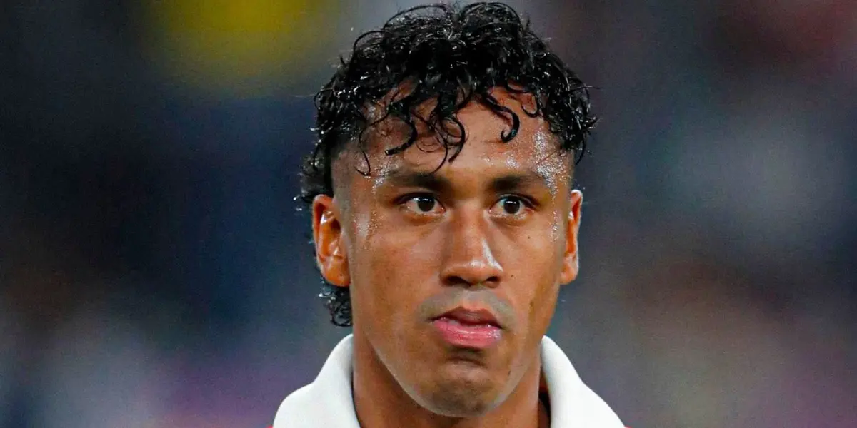 Renato Tapia defendiendo los colores de Perú