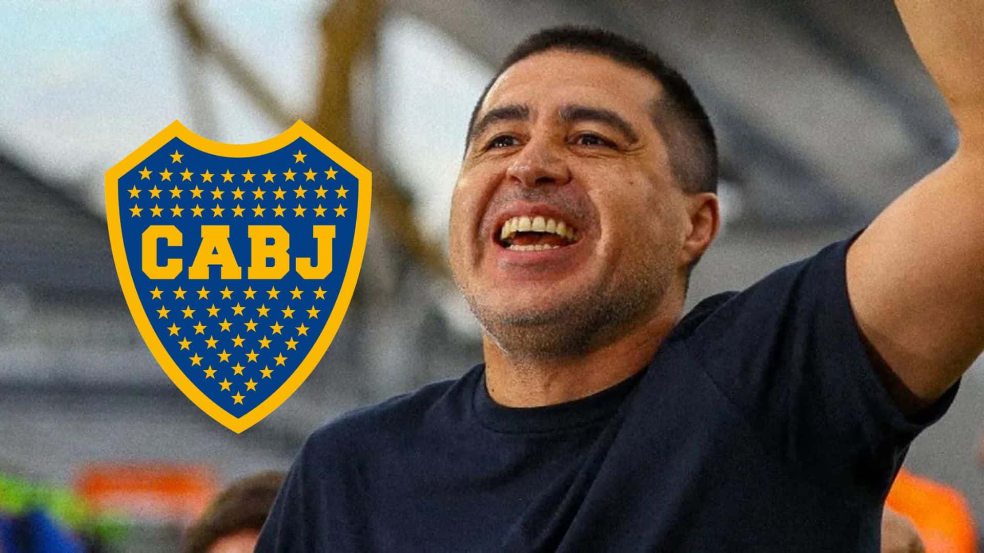 Riquelme sonríe.