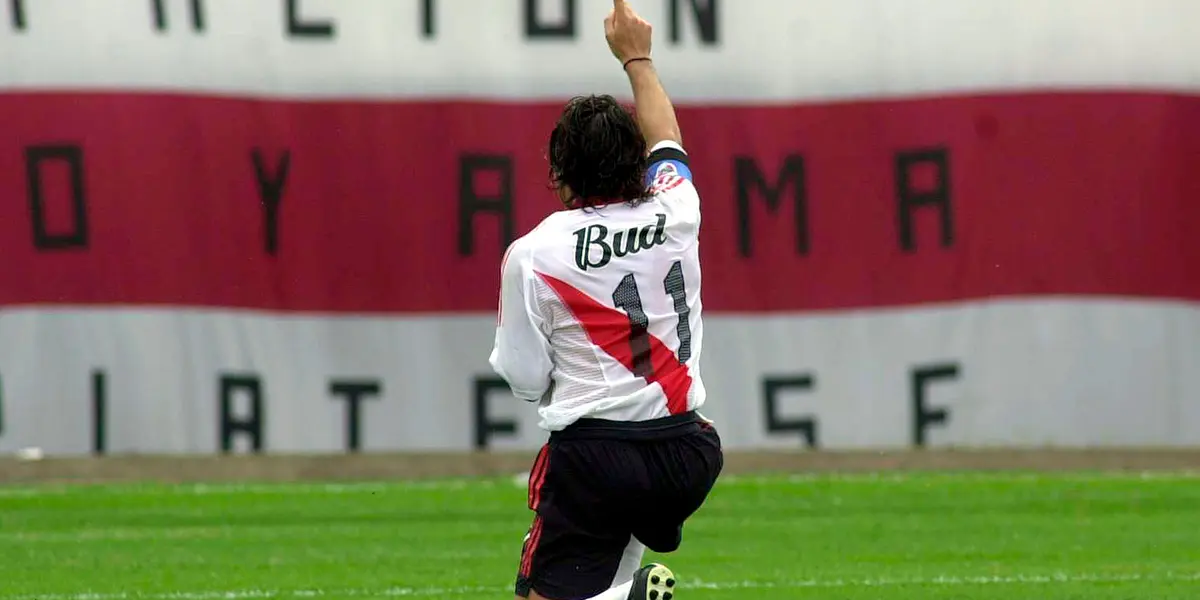 River es uno de los equipos más grande de la Argentina y en su historia han pasado varios futbolistas que luego fueron vendidos por una cantidad de dinero importante como lo fueron Javier Saviola, Erik Lamela, entre otros. Repasa acá las 10 ventas más caras del Millonario en su historia.