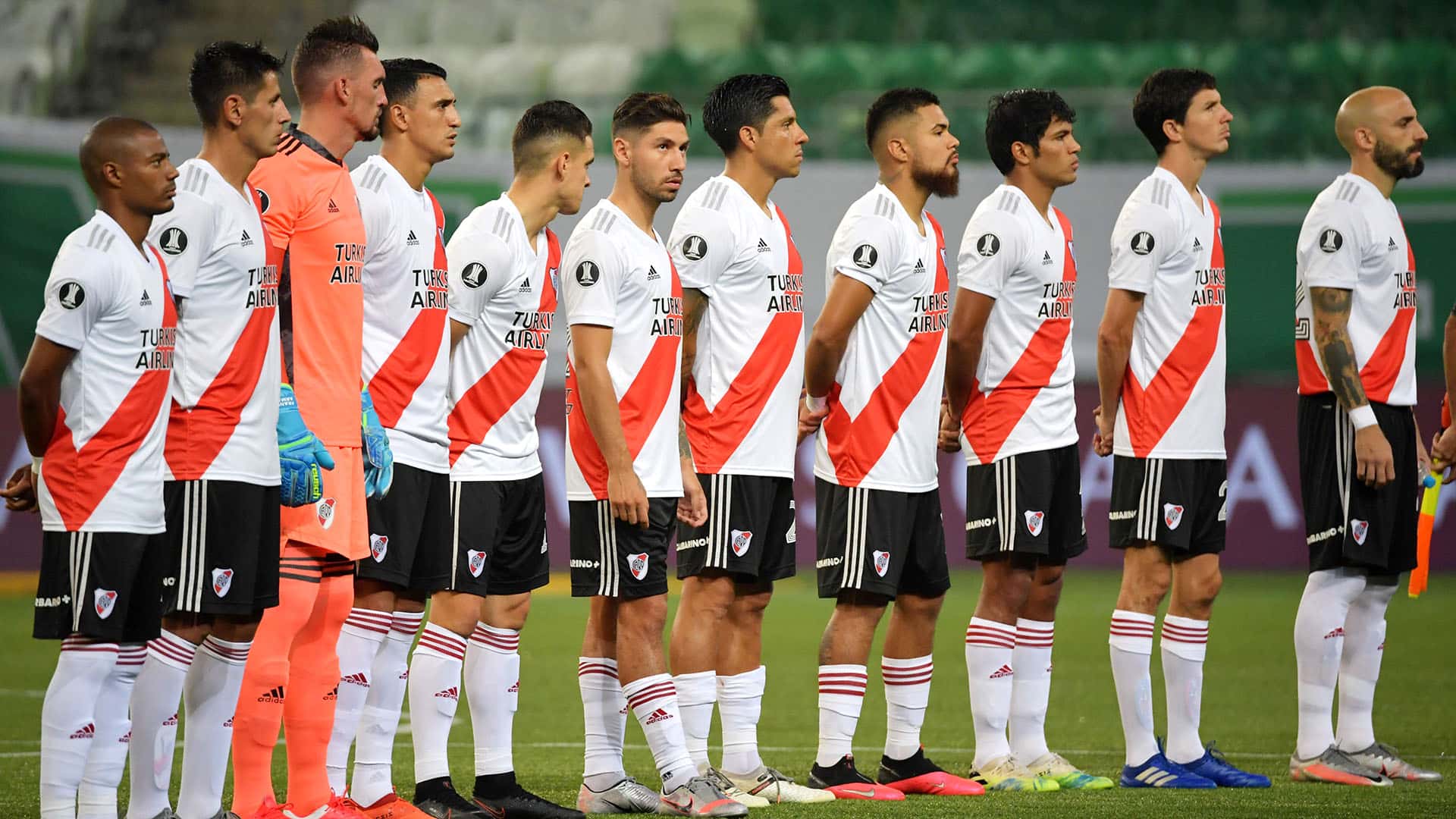 River Plate ya encara el segundo semestre del año con la intención de pelear las tres competencias que disputará. Para esto presentó una nueva camiseta que llevarán los jugadores para defender en cada partido ¿Cómo es y cuánto cuesta la nueva casaca? Enterate de todos los detalles acá.