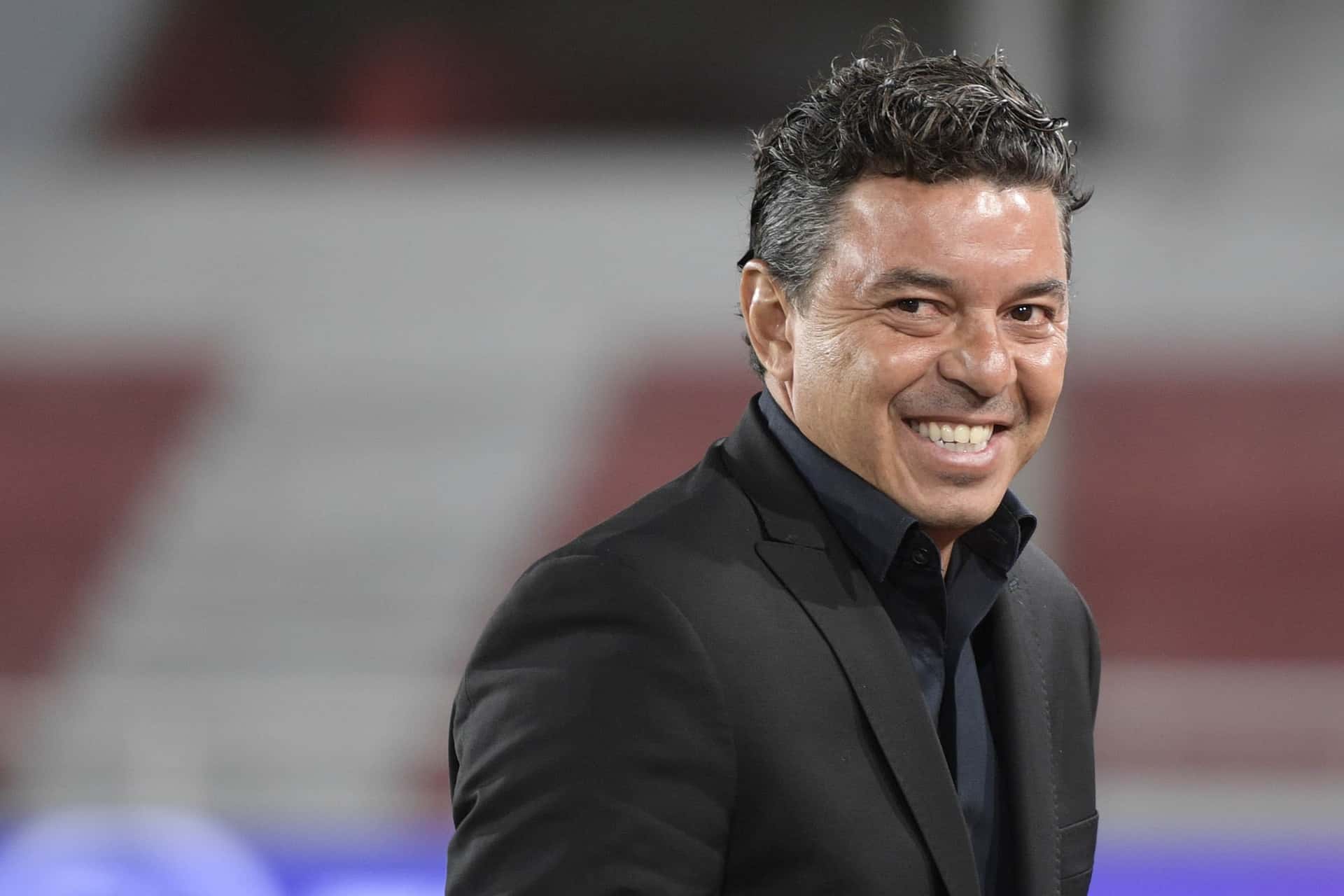 River quiere seguir reforzando el plantel para el futuro y ya incorporó dos futbolistas: Braian Romero y Enzo Fernández. De todas maneras, Marcelo Gallardo necesita tener alternativas en varios puestos ¿Quiénes son los cinco refuerzos que piensa el entrenador del Millonario? Te contamos la información acá.
