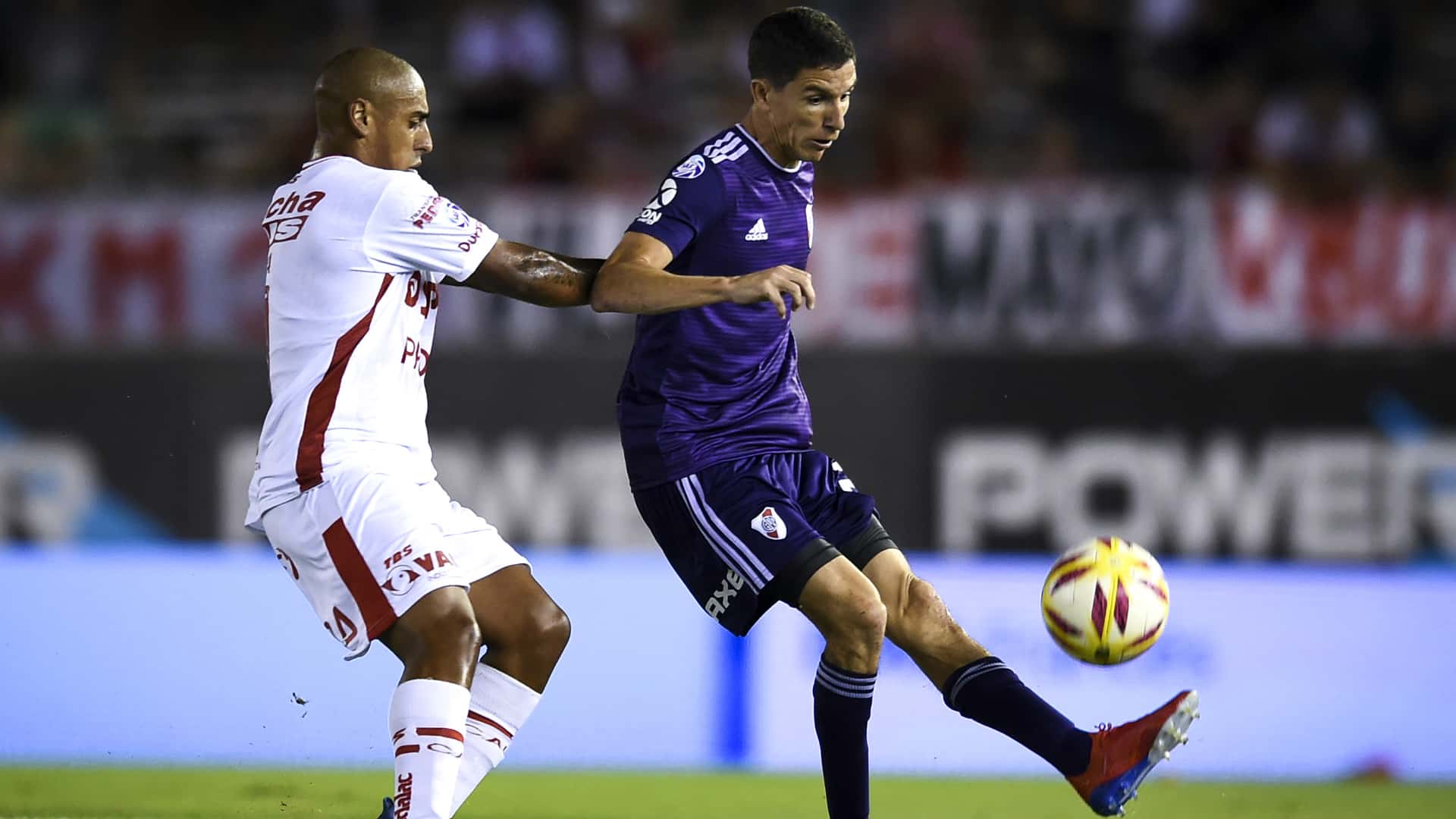 River y Unión se veran las caras en el estadio Monumental por la segunda jornada de la Liga Profesional. El Millonario necesita ganar luego su caida ante Colón y el Tatengue logró sacarle un punto a Boca en la primera jornada. ¿Cuándo es el partido, en que horario y por donde lo podés ver?. Enterate de los datos acá.