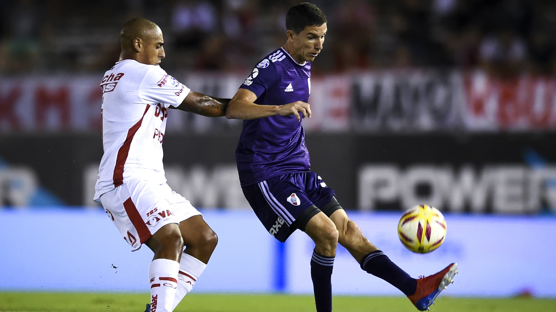 River y Unión se veran las caras en el estadio Monumental por la segunda jornada de la Liga Profesional. El Millonario necesita ganar luego su caida ante Colón y el Tatengue logró sacarle un punto a Boca en la primera jornada. ¿Cuándo es el partido, en que horario y por donde lo podés ver?. Enterate de los datos acá.