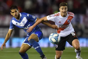 River y Vélez se enfrentan este sábado 14 de agosto por la jornada seis de la Liga Profesional, el Millonario busca volver al triunfo luego de la derrota ante Godoy Cruz y el Fortín necesita conseguir los primeros tres puntos en el certamen ¿En dónde estarán jugando y en que canal lo transmiten? Toda la información acá.