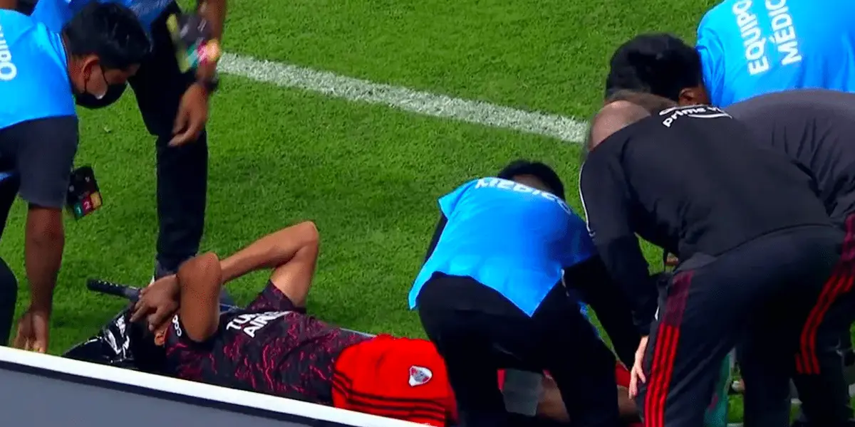 Robert Rojas sufrió la fractura de tibia y peroné en una jugada muy violenta y se pierde lo que resta de la Copa Libertadores. 