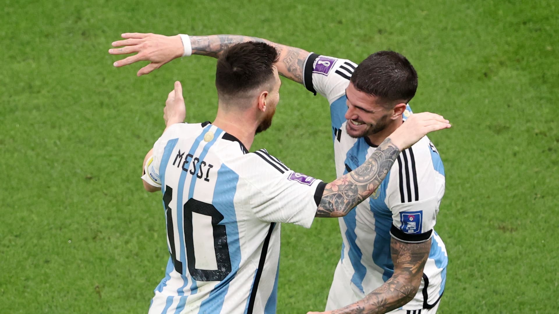 Rodrigo De Paul y Lionel Messi festejando juntos en Argentina.