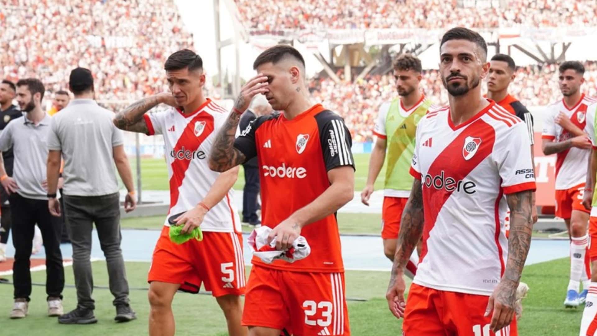 Rodrigo Villagra, Manuel Lanzini y Matías Kranevitter tras la caída ante Boca Juniors.