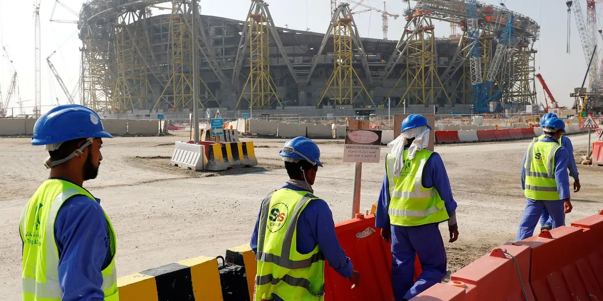 Se calcula que más de 6500 obreros de la construcción murieron en la preparación de lo que será la cita mundialista a partir de noviembre.