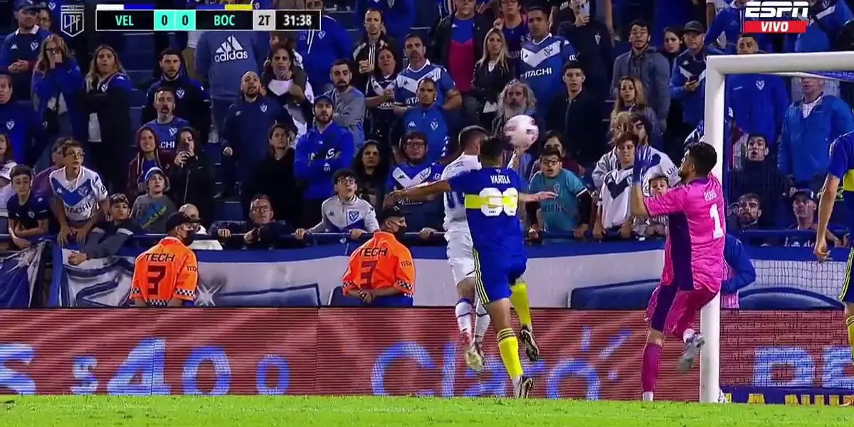 Se dieron dos jugadas polémicas en el empate en Liniers, aunque una mano en el área de Boca generó la mayor controversia. 