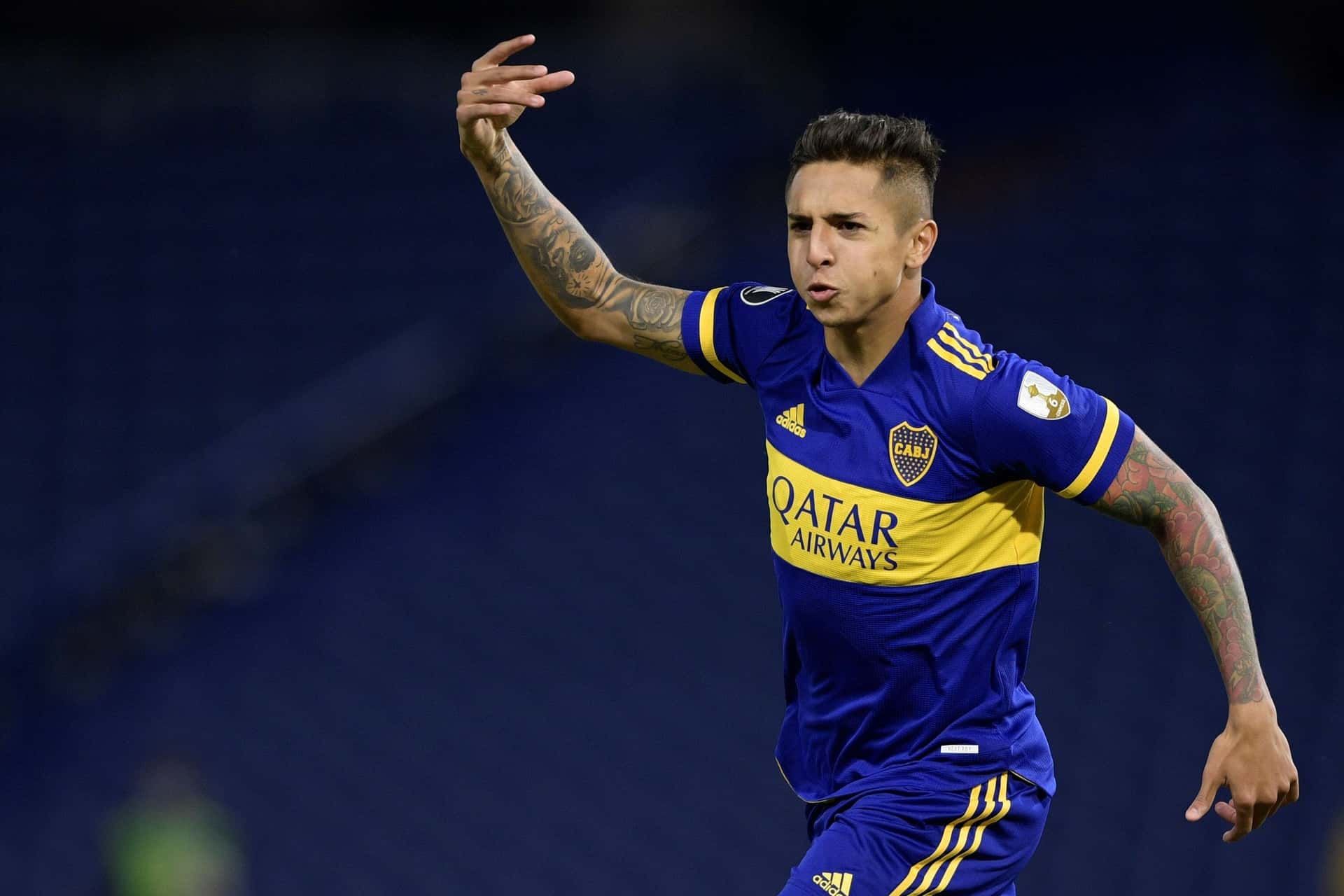 Sebastián Battaglia y Agustín Almendra cruzaron palabras respecto a la posición del futbolista en la cancha y el DT optó por dejarlo afuera para el debut del Xeneize.