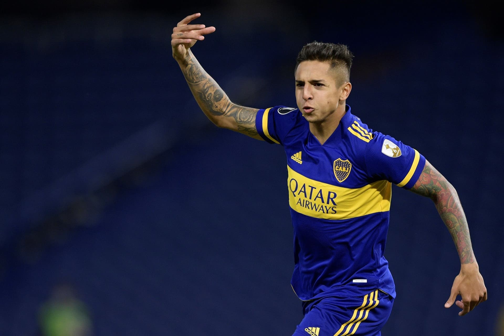 Sebastián Battaglia y Agustín Almendra cruzaron palabras respecto a la posición del futbolista en la cancha y el DT optó por dejarlo afuera para el debut del Xeneize.