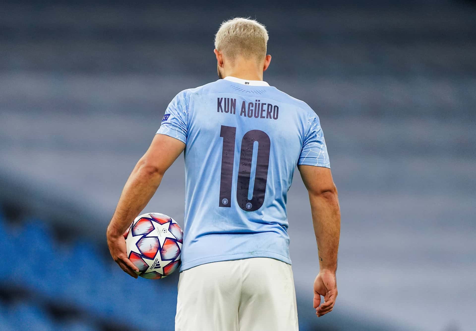 Sergio Agüero abandonó al Manchester City para jugar en el Barcelona junto a su amigo Lionel Messi. De todas maneras, el rosarino fue transferido al PSG y el Kun todavía no pudo jugar ya que arrastra una lesión. Por otro lado, en Manchester ya lo extrañan y le harán una estatua por todo lo que le dio y significa para la institución ¿Cuántos goles hizo en los "Citizens"? Toda la información acá.