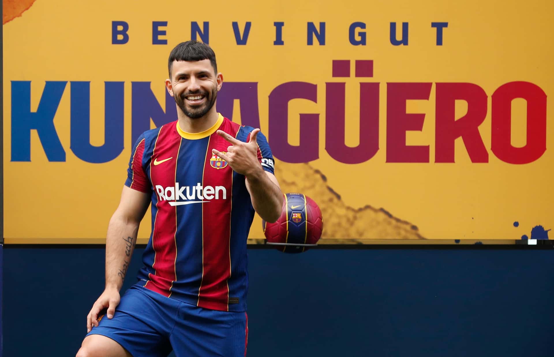 Sergio Agüero dejó el Manchester City en el último mercado de pases y se fue como el máximo ídolo de la institución para sumarse al Barcelona donde no pierde el tiempo y ya se compró una Ferrari valuada en 520 mil dólares. ¿Cómo es la colección de autos del Kun? Enterate de toda la información acá.