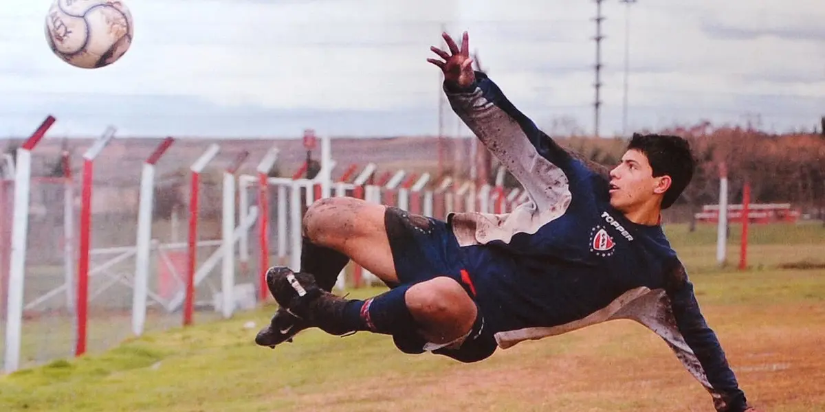 Sergio Agüero es considerado como unos de los mejores delanteros del mundo, el futbolista tuvo la chance de jugar para River Plate antes de llegar a Independiente pero el conjunto Millonario no quiso ficharlo ¿Cuál fue el motivo? Todos los detalles acá.