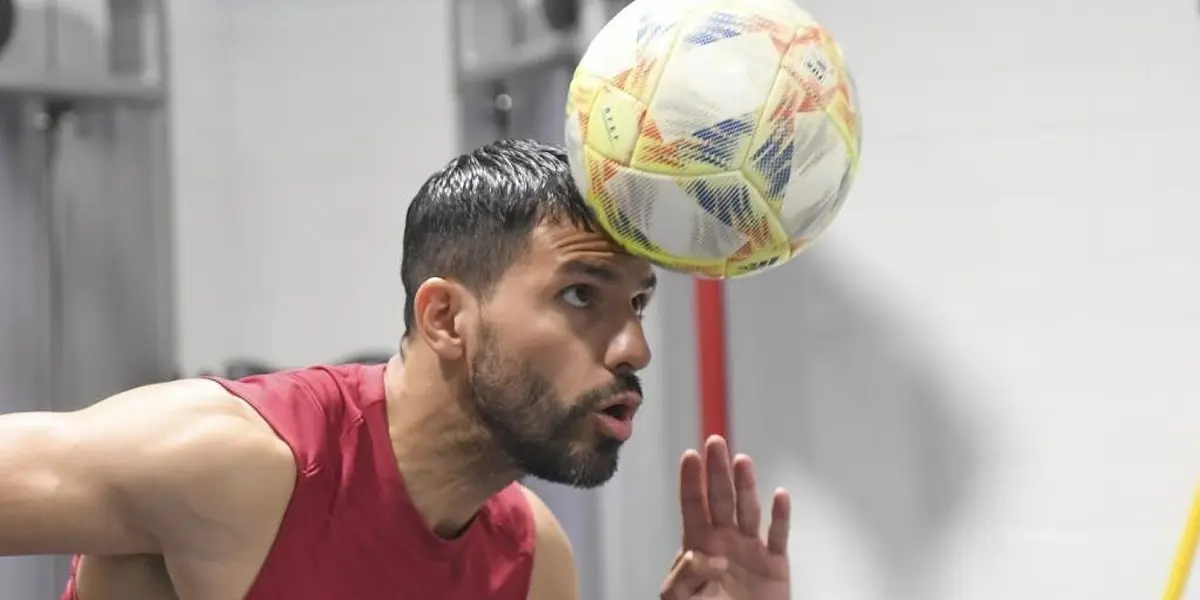 Sergio Agüero se transformó en nuevo futbolista del Barcelona tras abandonar al Manchester City, pero debido a una lesión en el tendón de su gemelo su estreno en el terreno de juego se hará esperar. De todos modos, ya eligió dorsal para su camiseta y será la 19 que supo usar Lionel Messi en el conjunto Culé ¿Por qué el Kun rechazó la 10? Enterate de toda la información acá.