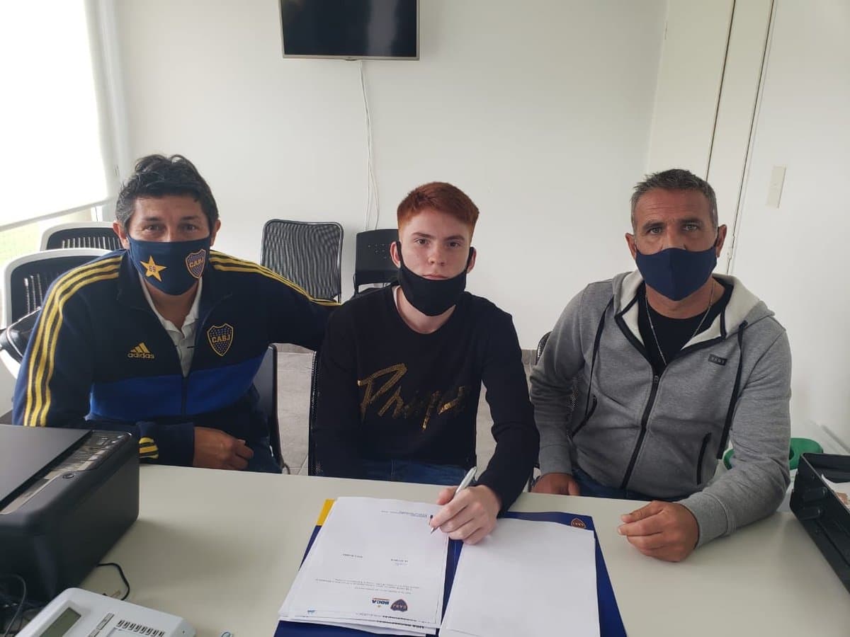 Tiene 16 años y es oriundo de la ciudad de 25 de Mayo, hace 7 juega en las inferiores y también es parte de las selecciones menores.