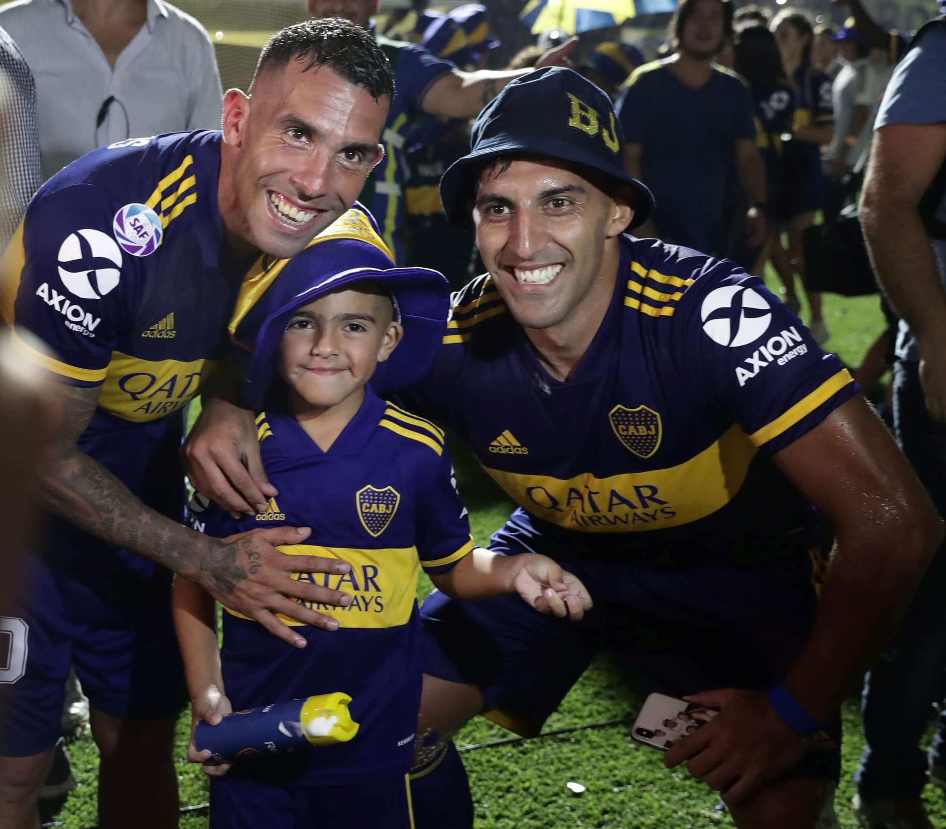 Tras anunciar que dejaba el Xeneize, Carlitos recibió un mensaje especial de su ex compañero.