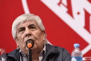 Tras el triunfo de La Academia en el Libertadores de América, hinchas del Rojo increparon al presidente Hugo Moyano y todo terminó en un escándalo. 