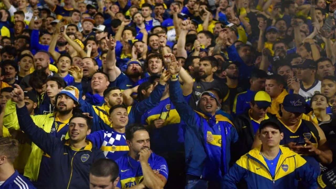 Tras la caída ante Racing, los fanáticos del Xeneize tienen a un enemigo en común al que no le perdonan más nada.