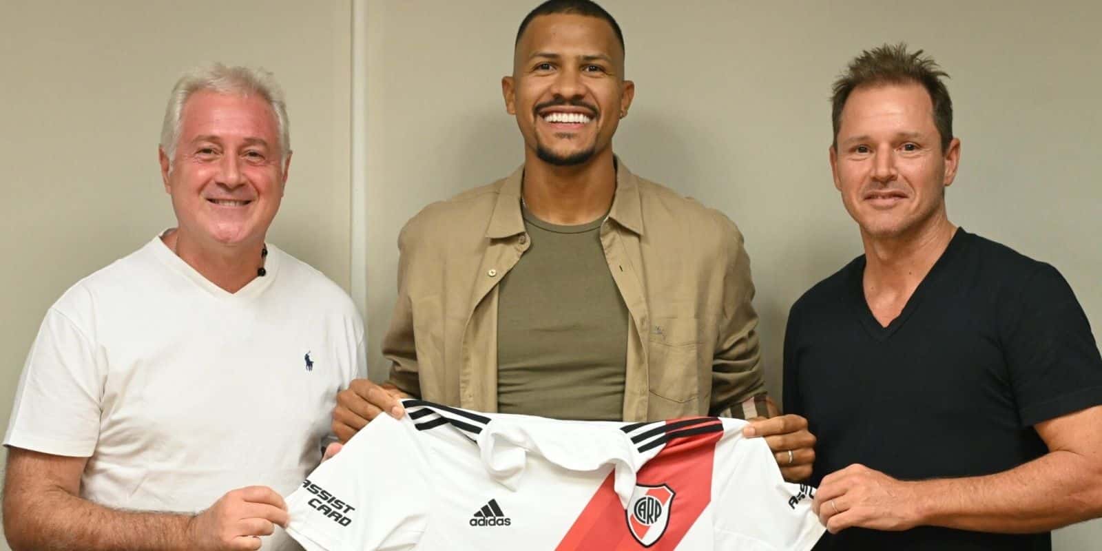 Tras muchas especulaciones, el venezolano puso la firma para ser Millonario y ya hay detalles de su vínculo con el club.